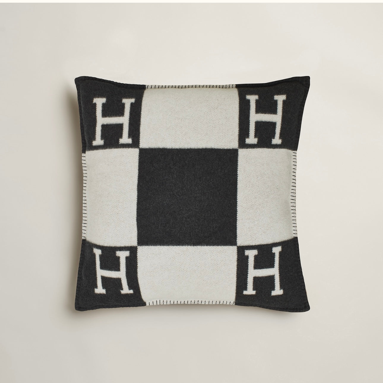 Hermes Avalon Pillow (Gris Foncé)