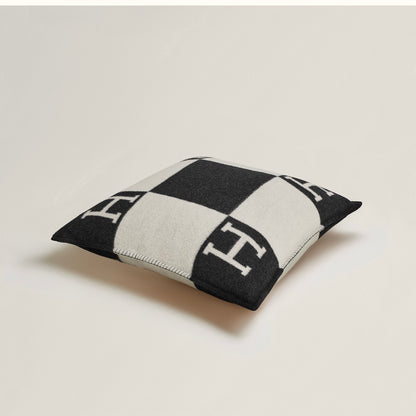 Hermes Avalon Pillow (Gris Foncé)